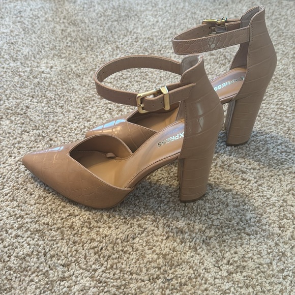 Express printed tan heels - Picture 3 of 5